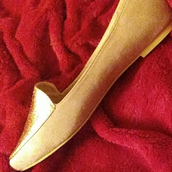 Beautiful rose gold suede flats NIB - Picture 2 of 3